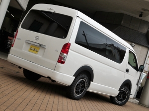 ハイエースワゴン１０人乗り　新車カスタム　車中泊　フルフラットベッド