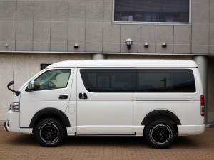ハイエースワゴン１０人乗り　新車カスタム　車中泊　フルフラットベッド