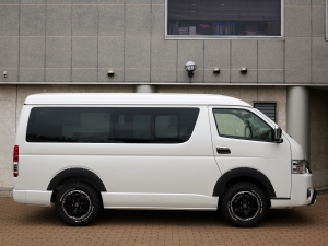 ハイエースワゴン１０人乗り　新車カスタム　車中泊　フルフラットベッド