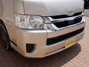 ハイエースバンスパロン　4WD　ディーゼル　特設ベージュメタリック
