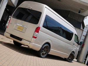 ハイエースバンスパロン　4WD　ディーゼル　特設ベージュメタリック