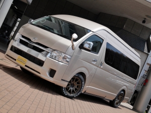 ハイエースバンスパロン　4WD　ディーゼル　特設ベージュメタリック