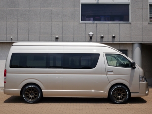 ハイエースバンスパロン　4WD　ディーゼル　特設ベージュメタリック