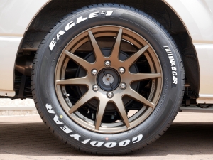 ハイエースバンスパロン　4WD　ディーゼル　特設ベージュメタリック