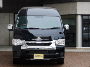 ハイエースバンスパロン　4WD　ディーゼル　特設ブラック
