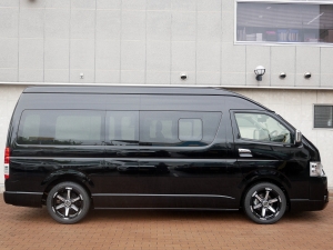 ハイエースバンスパロン　4WD　ディーゼル　特設ブラック