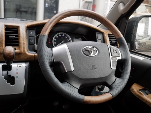 ハイエースバンスパロン　4WD　ディーゼル　特設ブラック