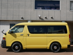 ハイエースワゴン１０人乗り 特設ヴァージニアイエロー