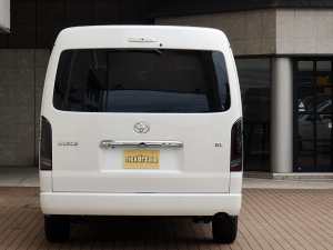 ハイエースワゴン１０人乗り　新車カスタム