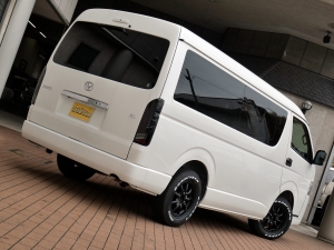 ハイエースワゴン１０人乗り　新車カスタム