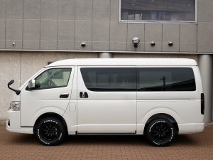 ハイエースワゴン１０人乗り　新車カスタム