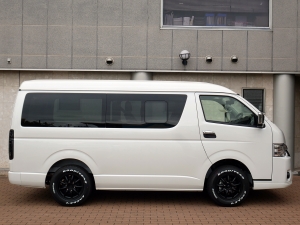 ハイエースワゴン１０人乗り　新車カスタム