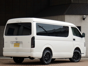 ハイエースワゴン１０人乗り　新車カスタム
