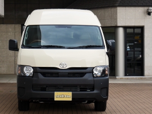 ハイエースバンスパロン　4WD　ディーゼル　特設ライトイエロー