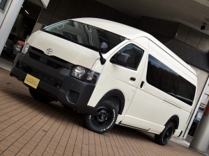ハイエースバンスパロン　4WD　ディーゼル　特設ライトイエロー
