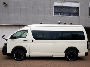 ハイエースバンスパロン　4WD　ディーゼル　特設ライトイエロー