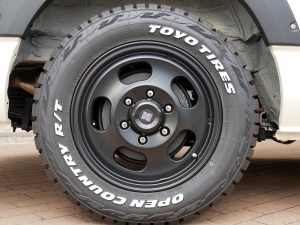 ハイエースバンスパロン　4WD　ディーゼル　特設ライトイエロー