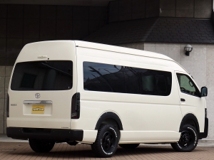 ハイエースバンスパロン　4WD　ディーゼル　特設ライトイエロー