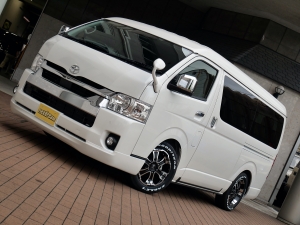 ハイエースワゴン１０人乗り　新車カスタム
