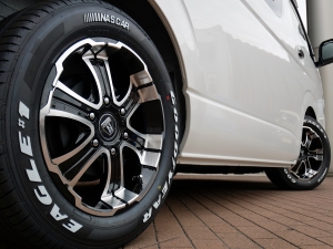 ハイエースワゴン１０人乗り　新車カスタム