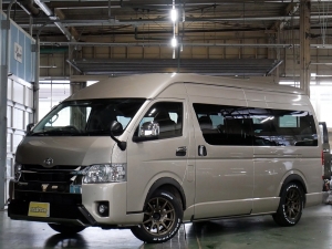 ハイエースＶスパロン　4WD　ディーゼル　特設ベージュメタリック