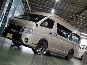 ハイエースバンスパロン　4WD　ディーゼル　特設ベージュメタリック