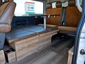 ハイエースワゴン１０人乗り　新車カスタム　車中泊　ベッドキット