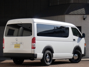 ハイエースワゴン１０人乗り　新車カスタム　車中泊　ベッドキット