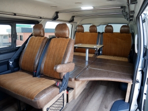 ハイエースワゴン１０人乗り　新車カスタム　車中泊　ベッドキット