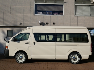 ハイエースバン新車アウトレットスパロン　4WD　ディーゼル　ライトイエロー