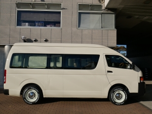ハイエースバン新車アウトレットスパロン　4WD　ディーゼル　ライトイエロー