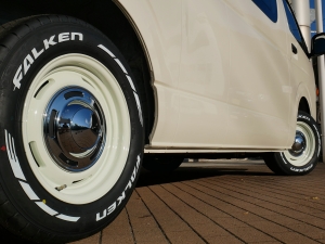 ハイエースバン新車アウトレットスパロン　4WD　ディーゼル　ライトイエロー