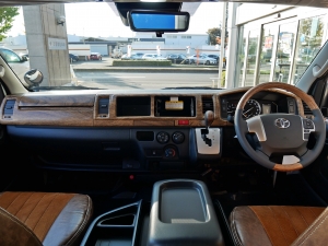 ハイエースバン新車アウトレットスパロン　4WD　ディーゼル　ライトイエロー