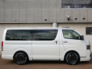 ハイエースバン 車中泊　8人乗り　4ナンバー