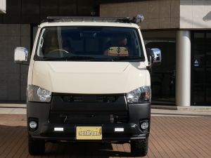 ハイエースバン特設カラー：ライトイエロー