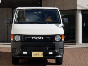 ハイエースバンDX　4WD　ディーゼル　丸目