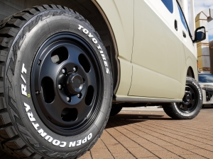 ハイエースバンDX　4WD　ディーゼル　丸目