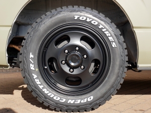 ハイエースバンDX　4WD　ディーゼル　丸目