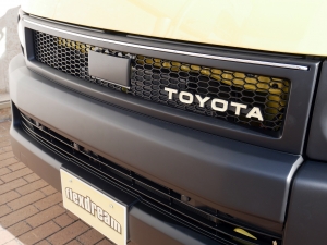 ハイエースワゴン１０人乗りワゴン　特設カラーヴァージニアイエロー