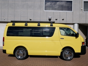 ハイエースワゴン１０人乗りワゴン　特設カラーヴァージニアイエロー