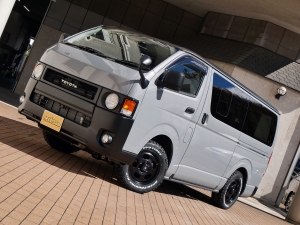 ハイエースバン丸目カスタム　　ネオクラシック