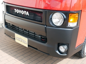 ハイエースバン安全装備追加 特設カラーレッド