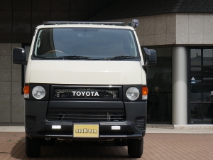 ハイエースバンDX　4WD　ディーゼル　丸目