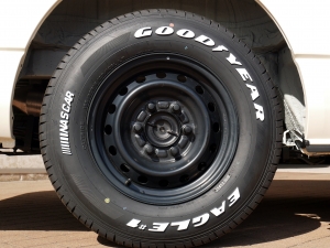 ハイエースバンDX　4WD　ディーゼル　丸目