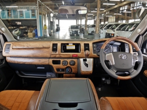 ハイエースバンDX　4WD　ディーゼル　丸目
