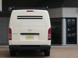 ハイエースバンDX　4WD　ディーゼル　丸目