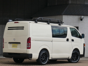ハイエースバンDX　4WD　ディーゼル　丸目
