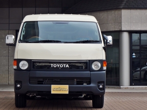ハイエースバン特設カラーライトイエロー　安全装備付き