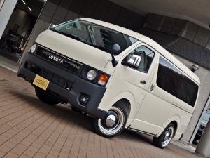 ハイエースバン特設カラーライトイエロー　安全装備付き
