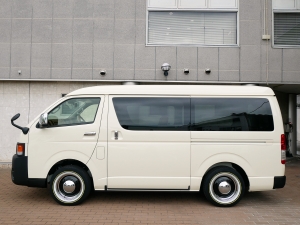 ハイエースバン特設カラーライトイエロー　安全装備付き
